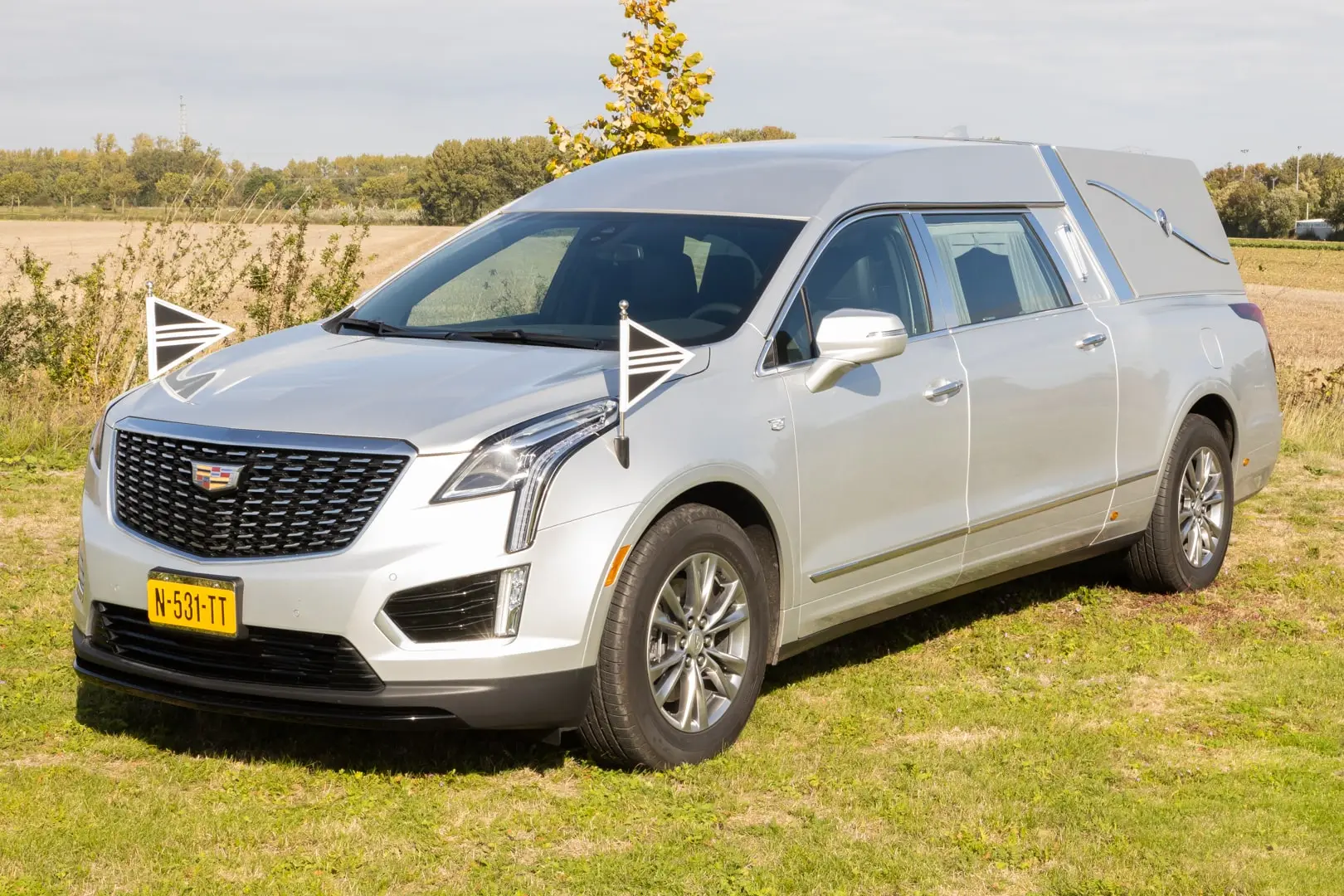 Rouwvervoer-zilveren-rouwauto Rouwvervoer-zilveren-rouwauto